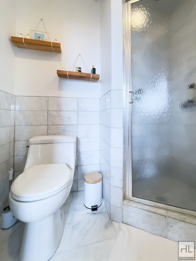 Building Photo - JAVA STREET / Greenpoint 2-Bed 2-Bath / Pe...