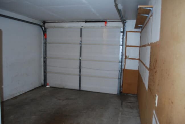 Building Photo - South Boise Duplex With Garage!