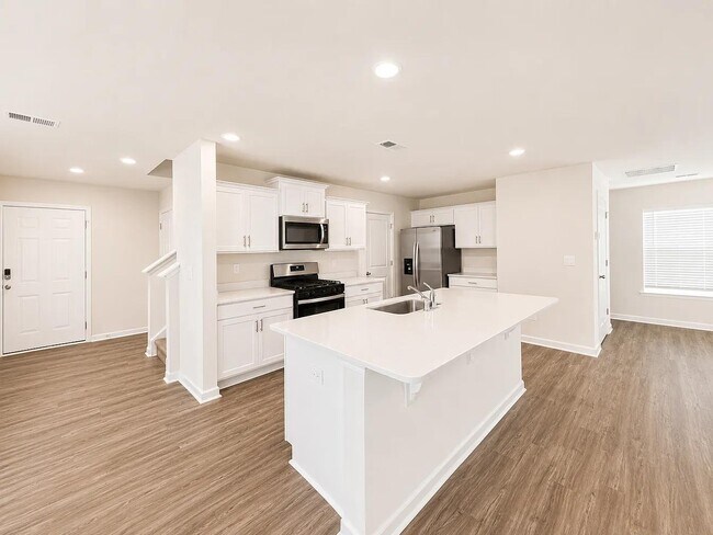 Building Photo - 225 Deskin Ln