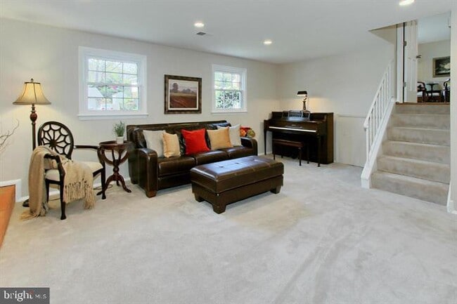 Building Photo - 7012 Hadlow Dr