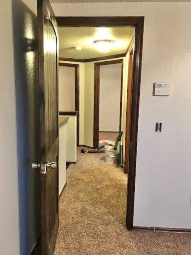 Building Photo - 4-bed 2-bath 2-car For lease SW Moore
