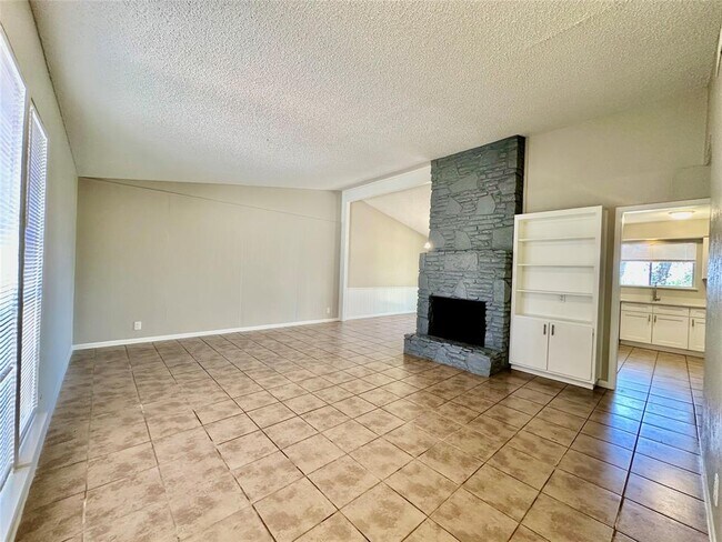 Building Photo - 12310 Willow Wild Dr
