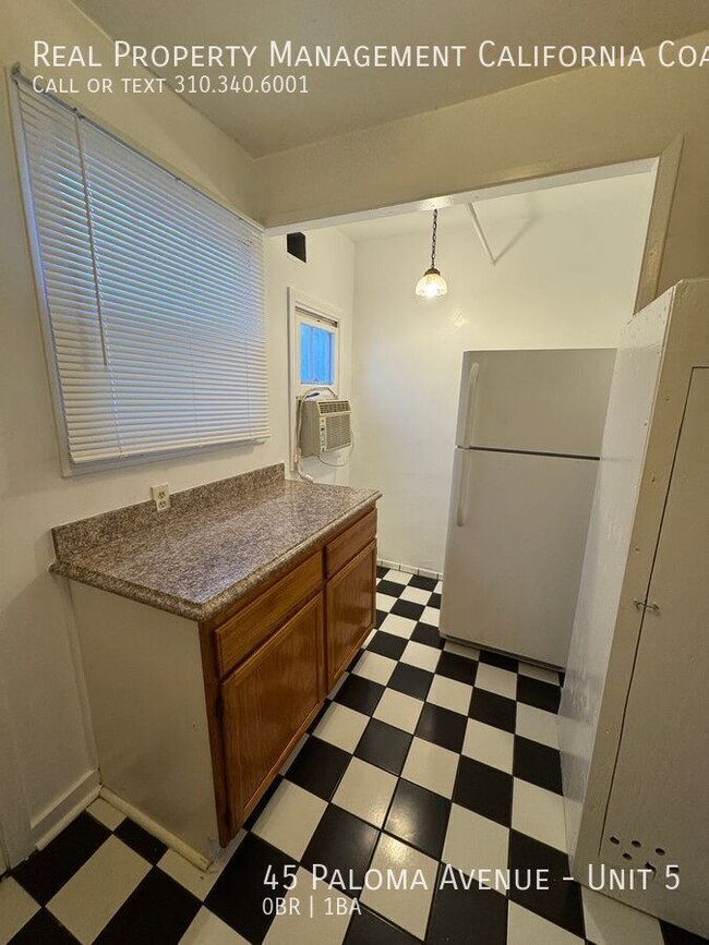 Building Photo - Spacious Venice Beach Studio Apartment w/f...