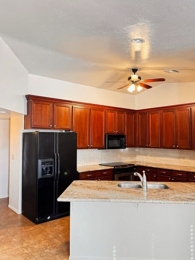 Building Photo - 2+ Mesa Rental