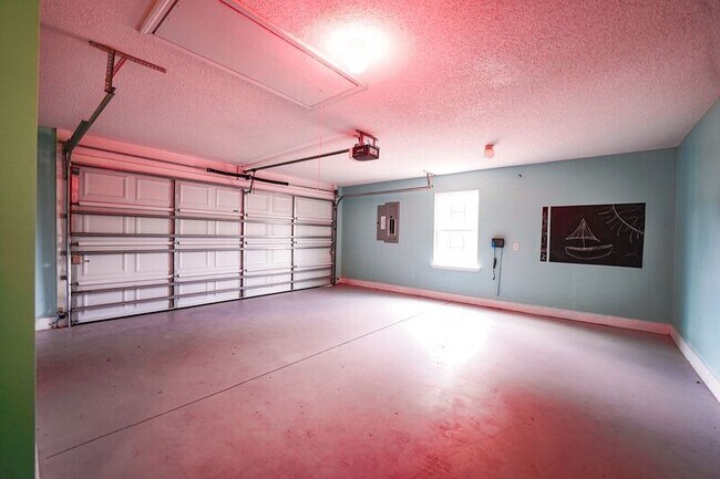 Building Photo - 134 Mustang Dr