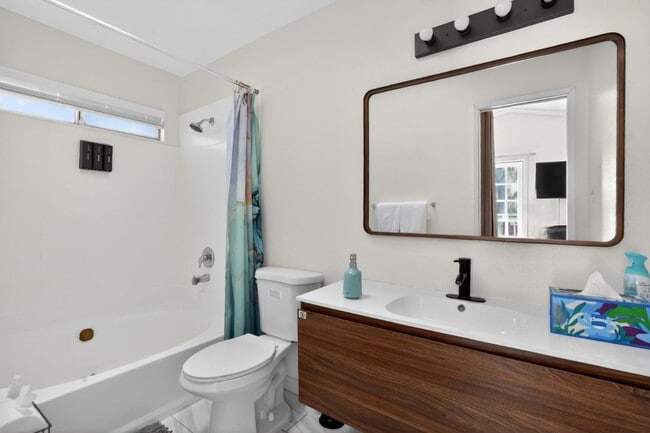 Building Photo - 4505 Gardenwood Ln