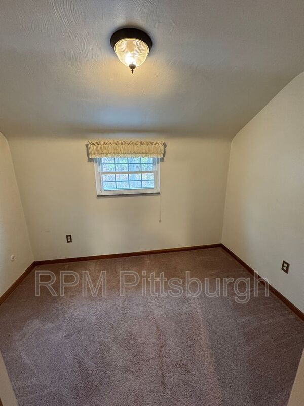 Building Photo - 2108 Lucina Ave