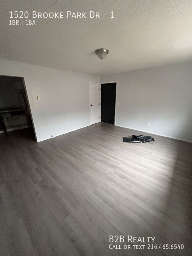 Building Photo - 1520 Brooke Park Dr