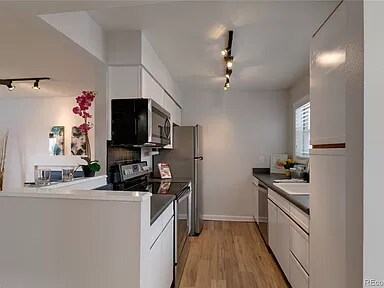 Building Photo - 542 Steele St