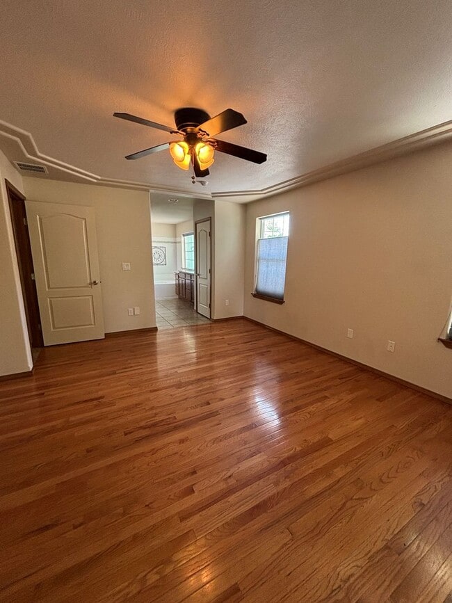 Building Photo - Super Attractive Home in Pelican Point!!