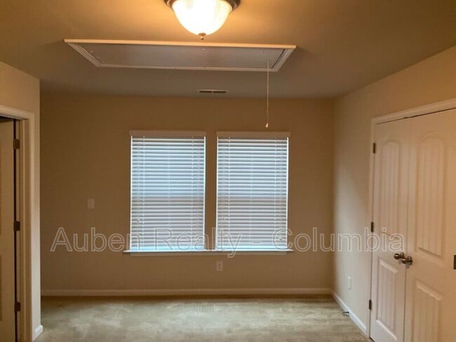 Building Photo - 204 Ashmore Ln