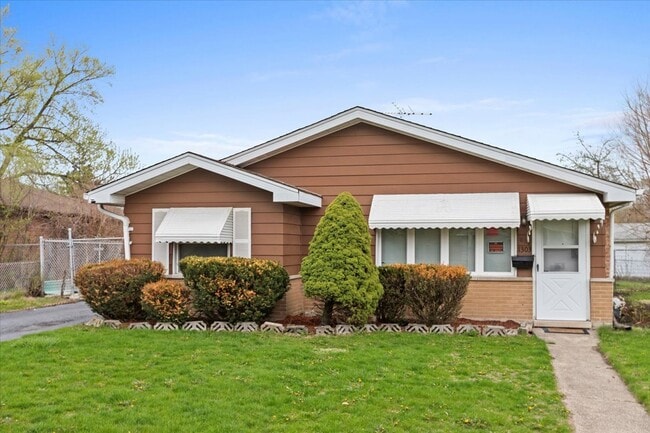 Primary Photo - 1303 Balmoral Ave