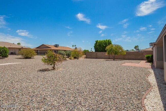 Building Photo - 17615 N Whispering Oaks Dr