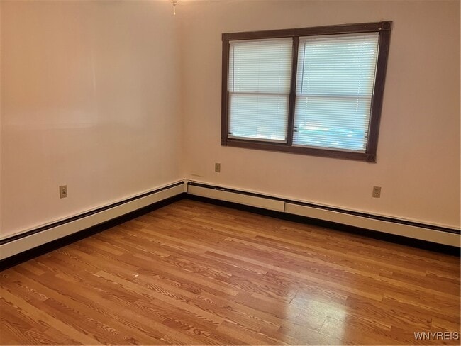 Building Photo - 206 Hillcrest Dr