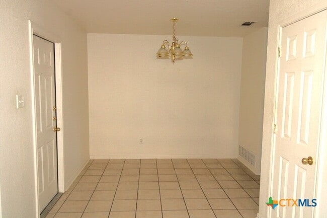 Building Photo - 305 Cedar Ridge Dr