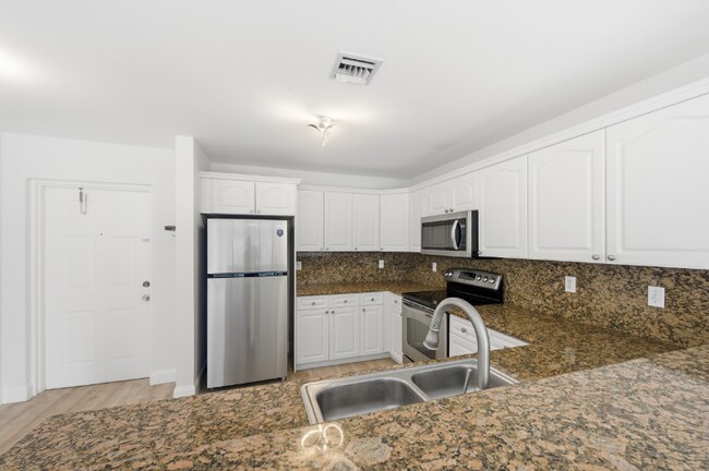 Building Photo - 2691 Albatross Rd N