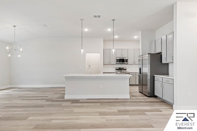 Building Photo - 71 Point of Woods Dr