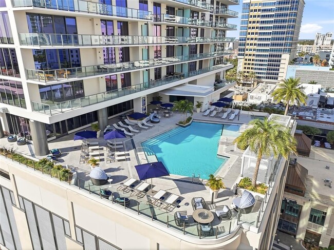 Building Photo - 275 1st Ave S