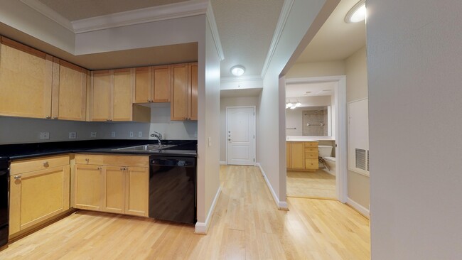 Building Photo - Logan Circle One Bedroom With Private Balc...