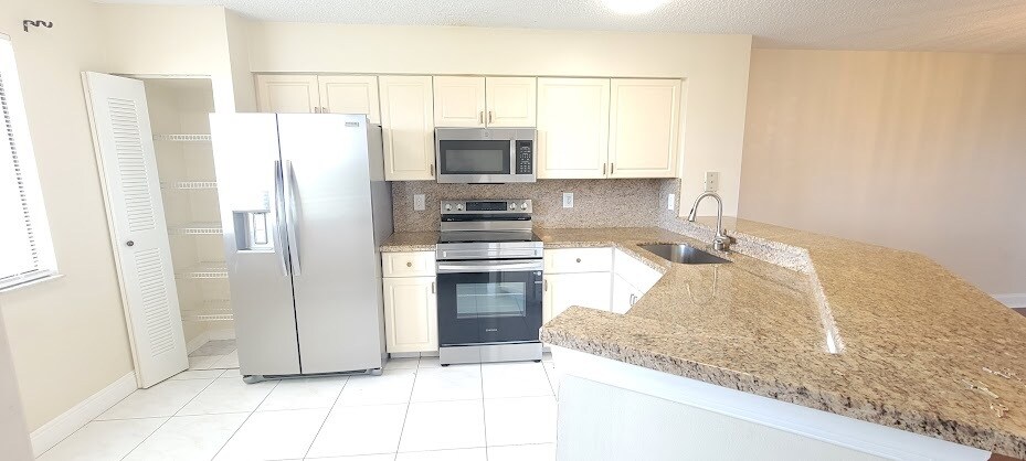 Building Photo - 2215 Cypress Island Dr