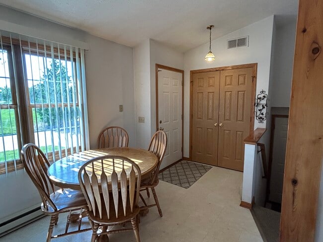 Building Photo - 651 Sturbridge Dr