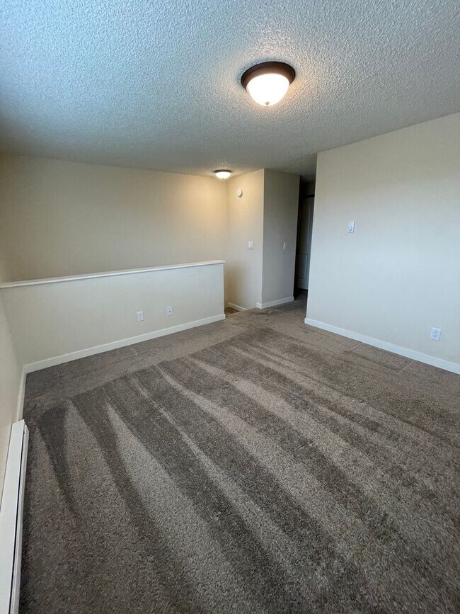 Building Photo - 2145 Eastview Pl