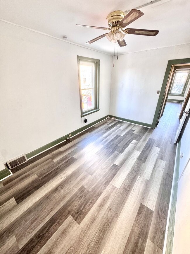 Building Photo - FOUR BEDROOM End of Row