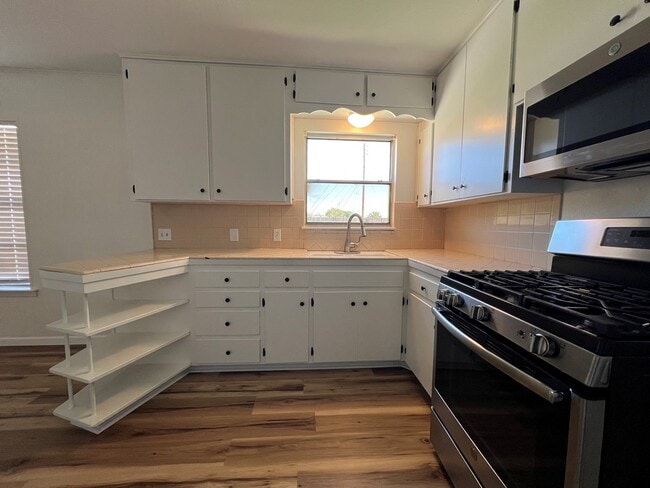 Building Photo - 1803 Fernwood St