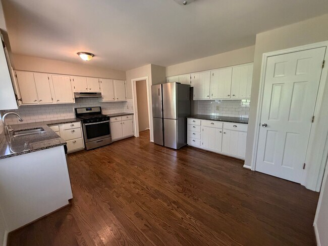 Building Photo - 3/2 House in Woodfin Estates $1,795
