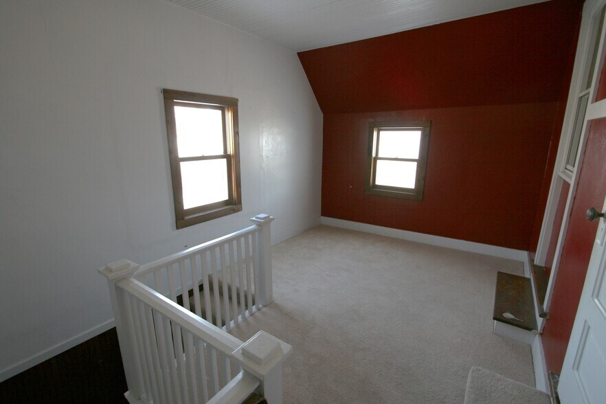 Entryway - 6516 W Bluemound Rd