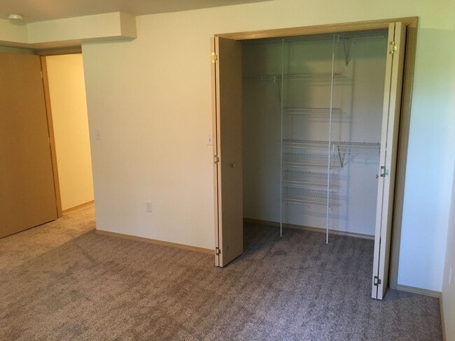 Building Photo - 1050 S Westcliff Pl