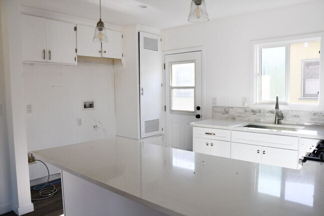 Building Photo - Jameson (167-169)