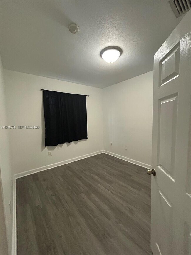 Building Photo - 1720 NE 33rd Ave