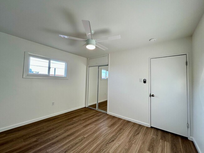 Building Photo - 2 bed 1 Bath with Garage in The Heart of Clairemont!