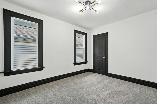 Building Photo - 887-889-889 E Livingston Ave