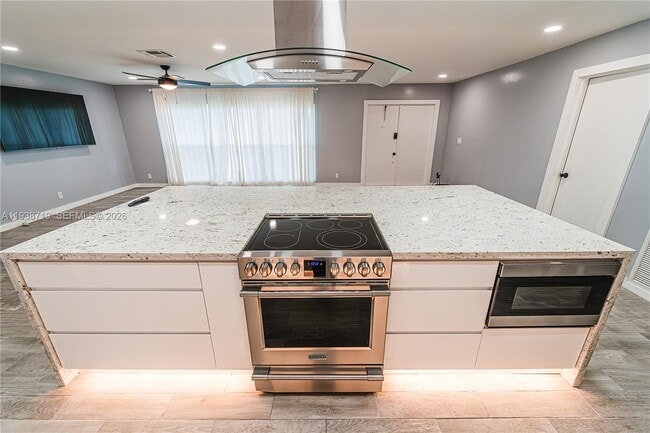 Building Photo - 8107 NW 74th Ave