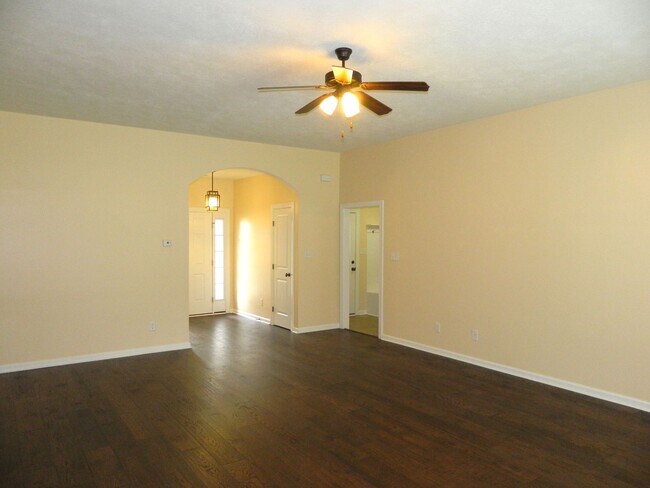 Building Photo - 498 Sebastian Dr