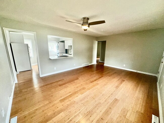 Building Photo - 7330 S 71st St – 2 Bed/1 Bath Ranch in La Vista | Fenced Yard, Attached Garage, Quiet Neighborhood