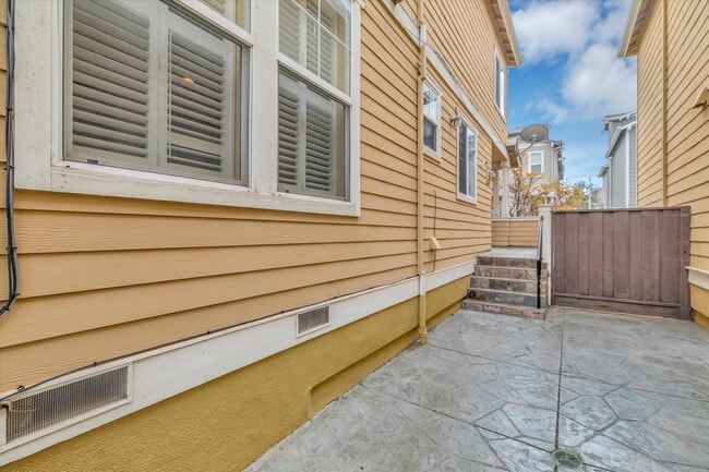 Building Photo - 5175 Trinity Park Dr