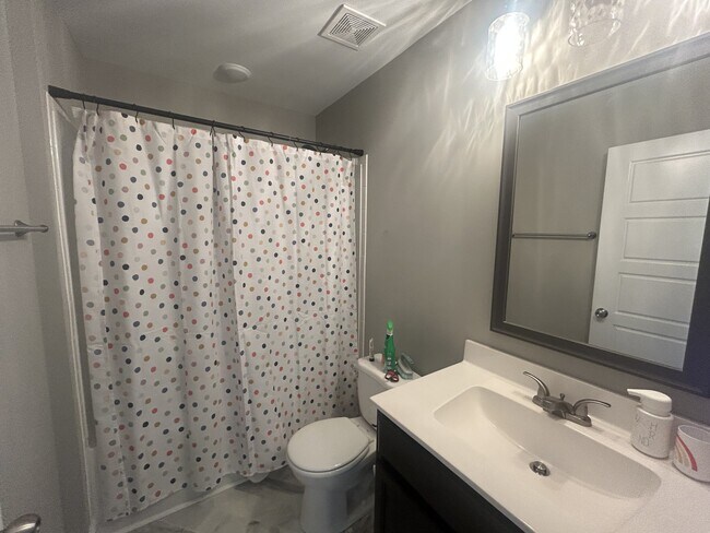 Building Photo - 427 Mattingly Dr