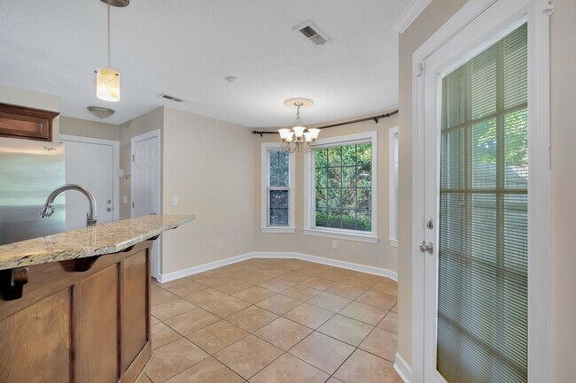 Building Photo - 103 Winding Trail