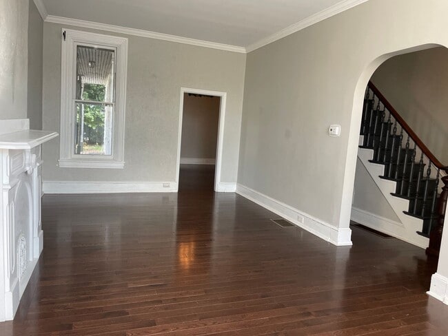 Building Photo - Beautifully Renovated Home in Columbia Bor...
