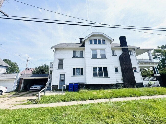 Building Photo - 10916 Parkhurst Dr
