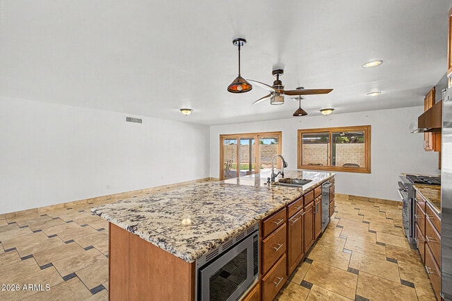 Building Photo - 5403 S Heather Dr