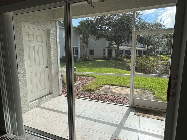 Building Photo - 2/2.5 Townhome in Fort Myers for Rent