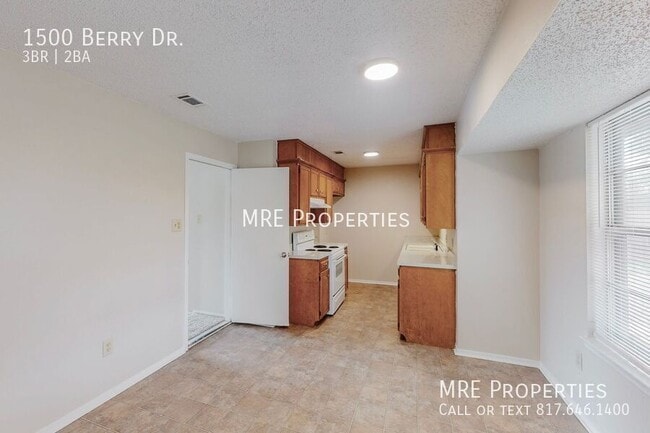 Building Photo - 1500 Berry Dr