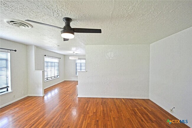 Building Photo - 268 E Mill St