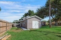 Building Photo - 100 Maple Dr
