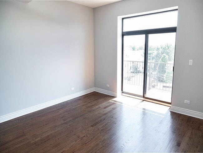 Building Photo - 2515 W Lawrence Ave