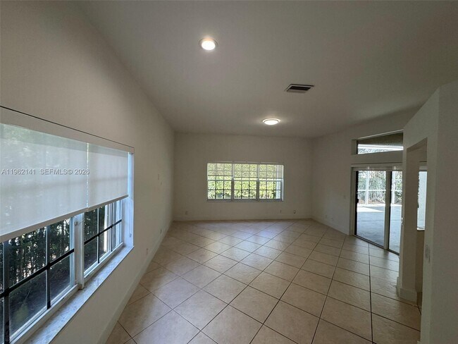 Building Photo - 4273 Fox Ridge Dr